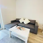 Westside Garden Modren Apartment With Free Parking