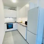 Westside Garden Modren Apartment With Free Parking