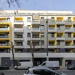 Westside Garden Modren Apartment With Free Parking